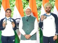 PM Modi Meet Olympics Contingent: प्रधानमंत्री मोदी ने अपने आवास पर पेरिस ओलंपिक 2024 में भाग लेने वाले भारतीय दल से मुलाकात की, देखें तस्वीरें - | PM Modi Meet Olympics Contingent participating in Paris Olympics 2024 at his residence | Latest india Photos at Lokmatnews.in