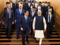 प्रधानमंत्री नरेंद्र मोदी आगे-आगे, दुनिया भर के नेता पीछे-पीछे, तस्वीरें वायरल - | PM Narendra Modi Quad Viral Photo Modi in front of world leaders in quad summit see pics | Latest weird Photos at Lokmatnews.in