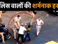 मामूली सी बात पर दिल्ली पुलिस के जवान ऑटो ड्राइवर को पीटते रहे