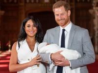 Pics: प्रिंस हैरी और मेगन मार्कल के घर आया एक नन्हा मेहमान, बेटे का नाम होगा 'आर्ची' - | Prince Harry Wife Meghan Markle Gave Birth To Baby Boy, See Cute and adorable Pics | Latest world Photos at Lokmatnews.in