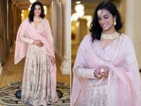 पिंक लहंगा में किसी एक्ट्रेस से कम नहीं लग रहीं पीवी सिंधु, देखें ग्लैमरस तस्वीरें - | Deepika-Ranveer reception: PV Sindhu look glamorous in Anamika Khanna Pink Lehenga | Latest badminton Photos at Lokmatnews.in