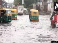 Delhi Rain: बारिश के बाद दिल्ली के कई इलाकों में भरा पानी, न्यूनतम तापमान 25.4 डिग्री सेल्सियस - | Rain in many areas of Delhi minimum temperature 25-4 degree Celsius | Latest india Photos at Lokmatnews.in