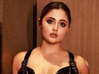 रश्मि देसाई ने ब्लैक ऑउटफिट में फ्लॉन्ट किया फिगर, ग्लैमरस लुक देख फिदा हुए फैंस - | Rashmi Desai flaunts figure in black outfit fans go crazy after seeing her glamorous look | Latest television Photos at Lokmatnews.in