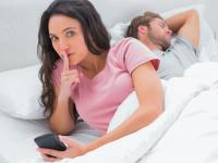 इन 7 सकेंतों की पहचान से ऐसे करें मालूम, कहीं पार्टनर का अफेयर तो नहीं! - | Photos: 7 signs Shows That Your Partner Is Having Sexual and Physical Affair With Someone | Latest relationships Photos at Lokmatnews.in