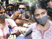 Rhea Chakraborty Arrested: रिया की शर्ट पर लिखा Patriarchy मैसेज वायरल