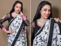 अनुपमा फेम रुपाली गांगुली ने ब्लैक एंड व्हाइट साड़ी में ढाहा कहर, अदाएं देख फैंस हुए दीवाने - | Anupamaa fame Rupali Ganguly look beautiful in black and white saree fans went crazy seeing her looks | Latest television Photos at Lokmatnews.in