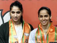 दिल्ली चुनाव से पहले BJP का 'मास्टर स्ट्रोक', स्टार बैडमिंटन साइना नेहवाल पार्टी में शामिल - | badminton player Saina Nehwal and his sister Abu Chandranshu Nehwal join BJP | Latest india Photos at Lokmatnews.in