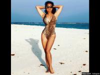 सलमा हाइक ने स्विमसूट में इंस्टा पर बोल्ड अदाओं के साथ शेयर की तस्वीर - | Bold Pics: Salma Hayek share her Sexy Leopard Print swimsuit Photo on Instagram | Latest hot-sexy Photos at Lokmatnews.in