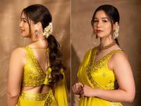 सारा तेंदुलकर के ग्लैमरस लुक पर फिदा हुए फैंस, पीले रंग के लहंगे में बालों पर गजरा लागए आई नजर, देखें तस्वीरें - | Sara Tendulkar Photos in yellow dress from ganesh chaturthi celebrations see photos | Latest bollywood Photos at Lokmatnews.in