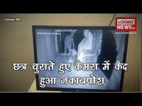 दिल्ली: साई बाबा का छत्र चुराते हुए कैमरा में कैद हुआ नकाबपोश