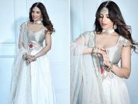 ट्रेडिशनल आउटफिट में बला की खूबसूरत लगी शमा सिकंदर, व्हाइट सूट में दिए किलर पोज, देखें तस्वीरें - | Shama Sikander looks beautiful in traditional outfit gave killer pose in white suit | Latest television Photos at Lokmatnews.in