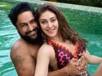 पति संग स्विमिंग पूल में रोमांटिक हुईं शेफाली जरीवाला, देखें तस्वीरें - | Shefali Jariwala parag tyagi romantic swimming pool photos goes viral on social media see pics | Latest television Photos at Lokmatnews.in