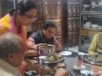 Madhya Pradesh: Shivraj के घर Scindia का डिनर, कमलनाथ को रावण और सिंधिया को बताया विभीषण