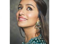 श्रद्धा दास - | shraddha Das | Latest bollywood Photos at Lokmatnews.in