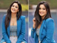 42 साल की श्वेता तिवारी की इन तस्वीरों ने बढ़ाया इंटरनेट का पारा, तस्वीरें देख थम जाएंगी निगाहें - | Shweta Tiwari looks stunning in latest photoshoot raised the mercury of the internet see pictures | Latest television Photos at Lokmatnews.in