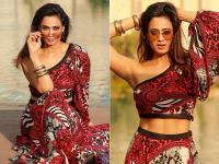 टीवी की संस्कारी बहू श्वेता तिवारी ने रेड ड्रेस में शेयर की ग्लैमरस तस्वीरें - | Shweta Tiwari Sizzling Photos went trending on internet see pics | Latest television Photos at Lokmatnews.in