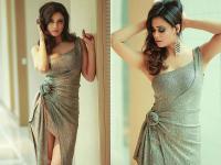 PHOTOS: श्वेता तिवारीने केलं ग्लॅमरस फोटोशूट, टीव्हीवरील संस्कारी बहु दिसली स्टायलिश अंदाजात - Marathi News | Shweta tiwari stunning in silver dress photos goes viral on social media see pics | Latest filmy Photos at Lokmat.com