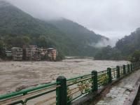 Sikkim Flash Floods Updates: मरने वाले की संख्या बढ़कर 25, 143 लोग अब भी लापता, 2413 को बचाया, देखें भयावह मंजर - | Sikkim Flash Floods Updates Death toll rises to 25, 143 people still missing, 2413 rescued, see horrifying scene | Latest india Photos at Lokmatnews.in