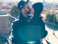 Sonam Kapoor ने Italy में पति Anand Ahuja को KISS करते हुए 2019 को कहा Goodbye