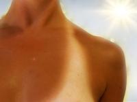 धूप का असर! सन टैन हटाने के लिए आजमाएं ये 5 टिप्स, मिलेगी ग्लोइंग और सुंदर त्वचा - | home remedies sun tan removal in hindi get rid sun tan in summer | Latest fashion-beauty Photos at Lokmatnews.in