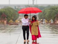 Pics: सोशल मीडिया पर ब्रिटिश पीएम ऋषि सुनक और पत्नी अक्षता की हो रही है जमकर तारीफ, अक्षरधाम मंदिर दर्शन की तस्वीरें हुईं वायरल - | British PM is being praised a lot on social media, pictures of Akshardham temple darshan went viral | Latest world Photos at Lokmatnews.in