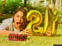 'इश्कबाज' की सुरभि चंदना के इंस्टा पर हुए 20 लाख फोल्लोवर्स, एन्जॉय करते हुए पिक्स हुईं वायरल - | Ishqbaaz actress Surbhi Chandna crosses 2 million followers on Instagram, celebration pics gets viral | Latest television Photos at Lokmatnews.in