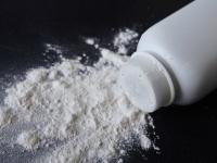 मेकउप में टैल्कम पाउडर इस्तेमाल करने के इन फायदों को जरूर जानें - | benefits of talcum powder in makeup | Latest fashion-beauty Photos at Lokmatnews.in