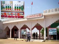 भारत-पाक युद्ध में भी इस देवी मंदिर का नहीं हुआ बाल बाँका, पाकिस्तानी बम भी हुए बेअसर - | Tanot Mata Mandir on India Pakistan border in Rajasthan real story proves how the temple protects Indian Army | Latest spirituality Photos at Lokmatnews.in