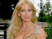 जेम्स बॉन्ड फिल्म की एक्ट्रेस तान्या रॉबर्ट्स का निधन, देखें वायरल तस्वीरें - | Tanya Roberts Bond Girl Dies at 65 see Tanya Roberts glamorous photos | Latest hollywood Photos at Lokmatnews.in