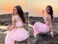 पिंक ड्रेस में सनसेट को निहारती मौनी रॉय का दिखा दिलकश अंदाज, लिखा- 'उतना प्यार करो..' - | Mouni Roy shared enjoying sunset photos captioned love the earth as you would love yourself | Latest television Photos at Lokmatnews.in