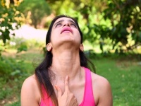 Thyroid से हमेशा के लिए छुटकारा दिला सकती है 1 मिनट की Facial Exercise