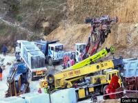 Uttarkashi Tunnel Rescue: सुरंग में फंसे 41 श्रमिकों को निकालने के प्रयास तेज, क्षैतिज पाइप 42 मीटर तक डाला गया - | Uttarkashi tunnel rescue Rescue Ops Intensified Horizontal Pipe Inserted Up To 42 Metres | Latest india Photos at Lokmatnews.in