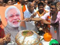 वाराणसी में पीएम नरेंद्र मोदी के जन्मदिन की अनुपम छटा, तस्वीरों में देखिए जश्न की झाकियां - | Narendra Modi Birthday celebration in Varanasi, see pictures | Latest india Photos at Lokmatnews.in