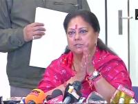 राजस्थान में सियासी संकटः एक्शन में वसुंधरा राजे, सीएम गहलोत की मुश्किल, अविश्वास प्रस्ताव, देखें तस्वीर - | Rajasthan bjp Vasundhara Raje CM Gehlot's problem no confidence motion against government images viral see pics | Latest india Photos at Lokmatnews.in
