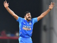 Ind vs Aus: कौन हैं विजय शंकर, जो आखिरी ओवर में दो विकेट लेकर बन गए जीते के हीरो