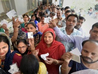 दिल्ली विधानसभा चुनाव के लिए वोटिंग जारी, क्या वोटर तोड़ पाएंगे 43 साल पुराना ये रिकॉर्ड?