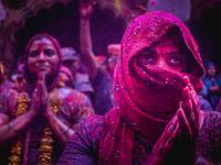 असल होली देखनी हो तो वृंदावन की ये तस्वीरें मत देखते रहना, एक बार घूम भी आइए - | Holi celebration 2018 Vrindavan | Latest weird Photos at Lokmatnews.in