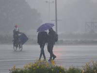 Delhi Weather: दिल्ली में झमाझम बारिश के बाद मौसम सुहाना, कुछ हिस्सों में आंधी के साथ हल्की बारिश - | Pleasant weather after rain in Delhi light rain with thunderstorm in some parts in delhi ncr | Latest india Photos at Lokmatnews.in