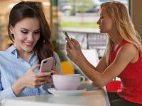 WhatsApp चैट करके इन तरीकों से जानें वो है आपके प्यार में पागल - | know these tips on whatsapp chats is he loves you | Latest relationships Photos at Lokmatnews.in