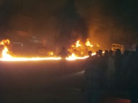 मध्य प्रदेश: बड़ा हादसा टालने के लिए सड़कों पर दौड़ता रहा आग की लपटों से घिरा पेट्रोल टैंकर