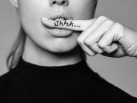 इन 5 बातों को पार्टनर से छिपाती हैं लड़कियां, डरती हैं कहीं खुल न जाए राज - | girlfriend never want to share her 4 secrets with her male partner | Latest relationships Photos at Lokmatnews.in