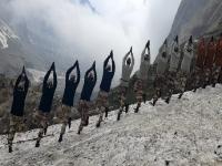 International Yoga Day 2020: लद्दाख में ITBP जवानों ने 18 हजार फीट की ऊंचाई पर किया योग, देखें तस्वीरें - | International Yoga Day 21 June Ladakh ITBP and Indian army personnel perform yoga pics | Latest india Photos at Lokmatnews.in