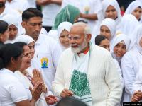 Yoga Day 2024: प्रधानमंत्री ने डल झील के पास किया योग, प्रतिभागी से कुछ यूं अंदाज में मिले, देखें तस्वीरें - | Yoga Dav 2024 Live PM Narendra Modi Kashmir Dal Lake Yoga Photos goes viral | Latest india Photos at Lokmatnews.in