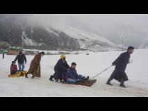 ओमीक्रोन के डर से लद्दाख में सभी समारोह रद्द, पर जम्मू कश्मीर में आयोजकों को डर नहीं