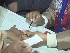 लोकसभा चुनावः युवक की हत्या, गांववाले ने कहा कि मतदान नहीं करेंगे लेकिन पहला वोट मृतक की विधवा ने डाला