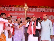 UP Lok Sabha Elections 2024: मायावती पर हमला!, सपा मुखिया यादव ने कहा- भाजपा की मदद कर रहीं बसपा प्रमुख, जनता से दूर और प्रत्याशी क्यों बदल दिया