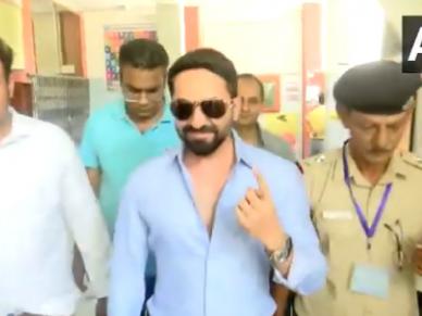 Lok Sabha Elections 2024: चंडीगढ़ वोट डालने पहुंचे आयुष्मान खुराना, बोले- "मैं अपने अधिकार का प्रयोग करने आया हूं..."