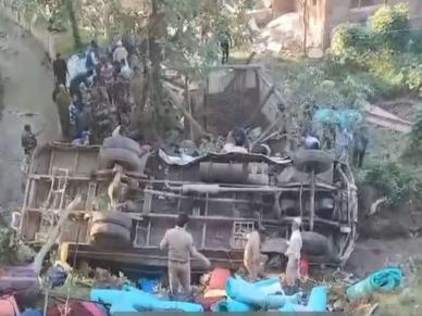 Jammu and Kashmir: बस दुर्घटना में बीएसएफ के तीन जवान शहीद, 32 घायल, बचाव कार्य जारी