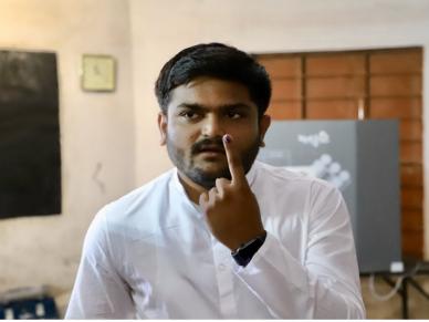 वोट डालने के बाद हार्दिक पटेल ने कहा- मुझे देश में PM चाहिए, चौकीदार ढूंढना होगा तो नेपाल चला जाऊंगा 
