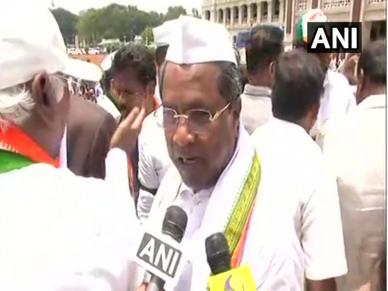 कर्नाटक: पीएम के शपथ लेने से एक दिन पहले करारी हार से तिलमिलाई कांग्रेस ने बुलाई विधायक दल बैठक